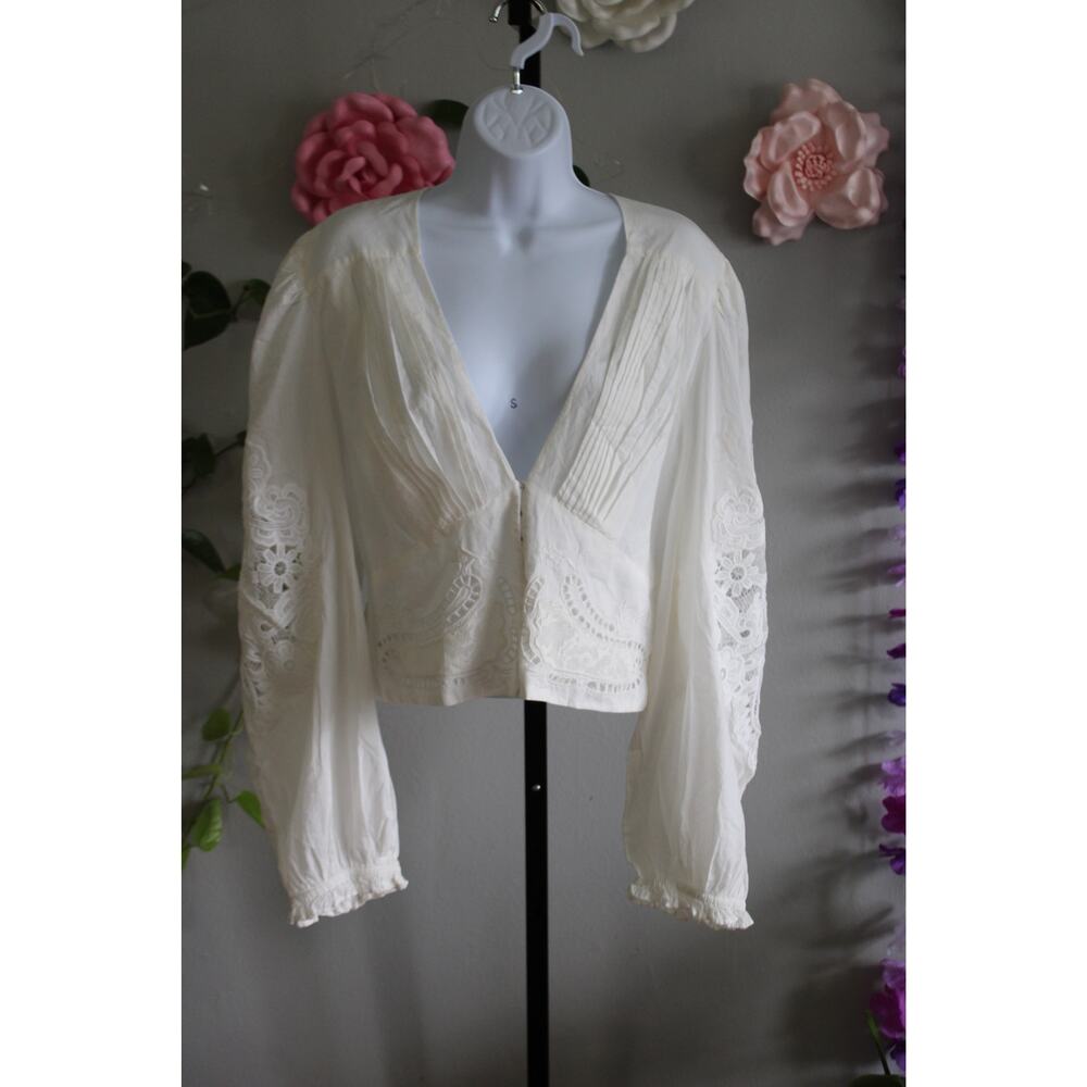 FARM Rio White Embroidered Lace Cropped Blouse Size L| NWT | MSRP $176 - Picture 3 of 16